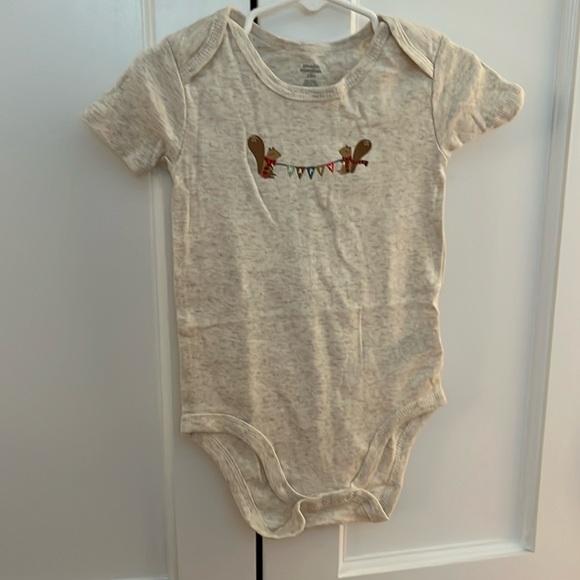 NWOT Size 24M Amazon Essentials Onesie - Picture 1 of 3